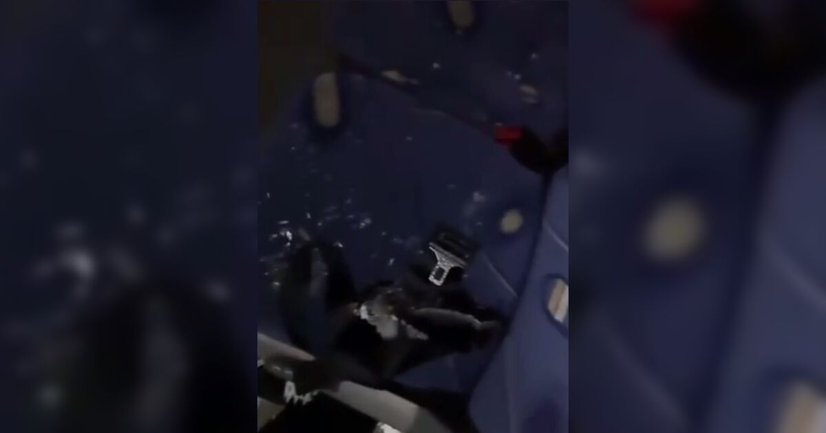 estrutura atinge micro-ônibus com estudantes e quebra vidros; veja vídeos