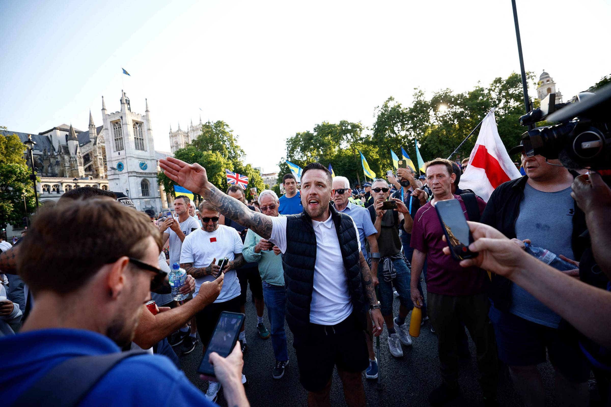 Reino Unido prende ultradireitista por atacar bote – 24/09/2026 – Mundo