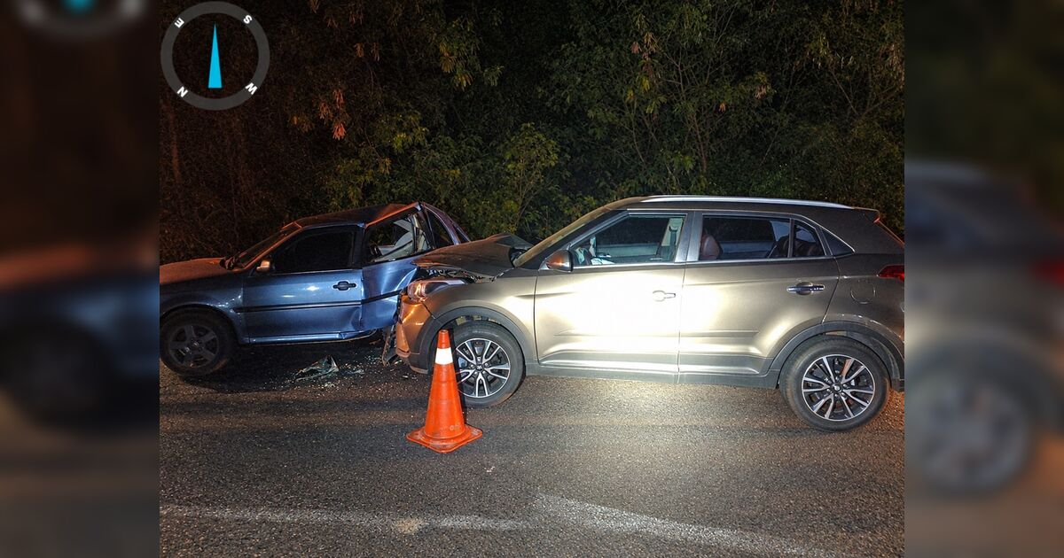 Carro invade pista contrária e batida deixa três feridos na PR-444 em Arapongas