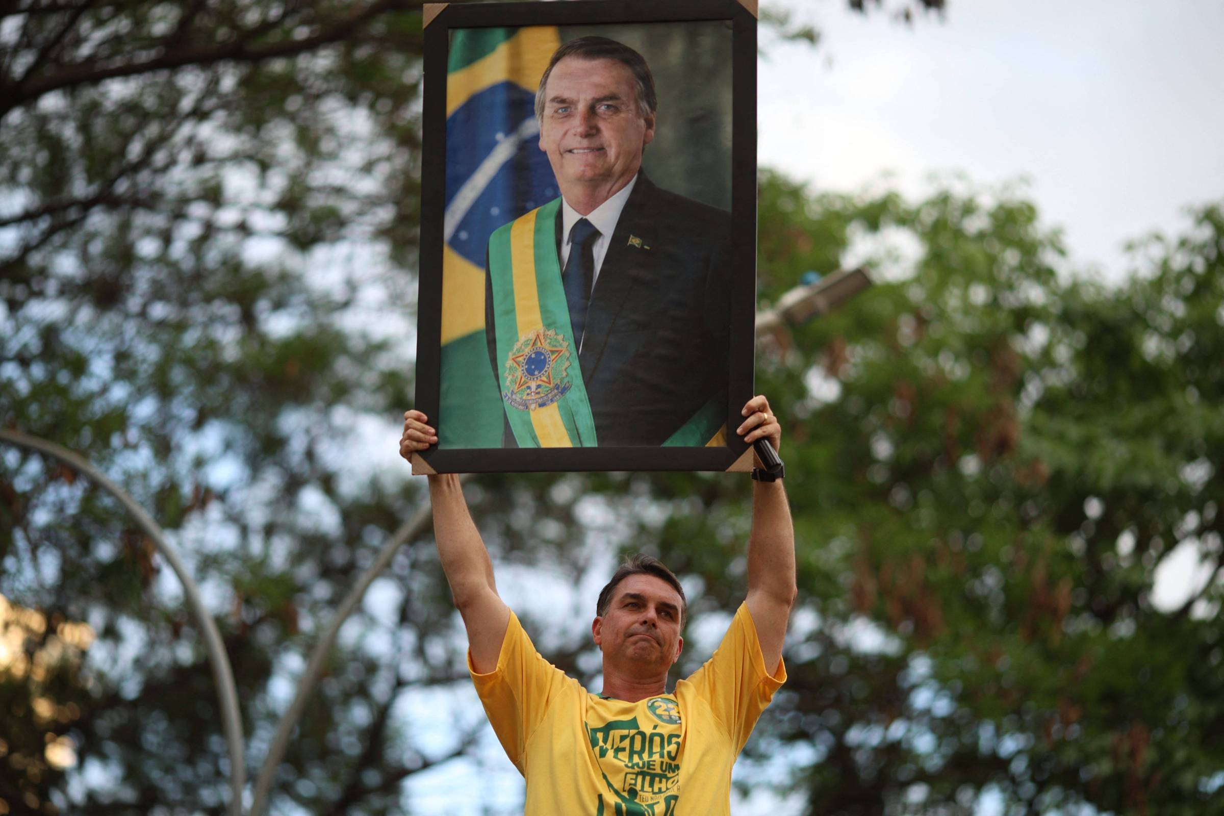Flávio Bolsonaro acusa CNBB de ajudar PT em fake news – 27/09/2026 – Política