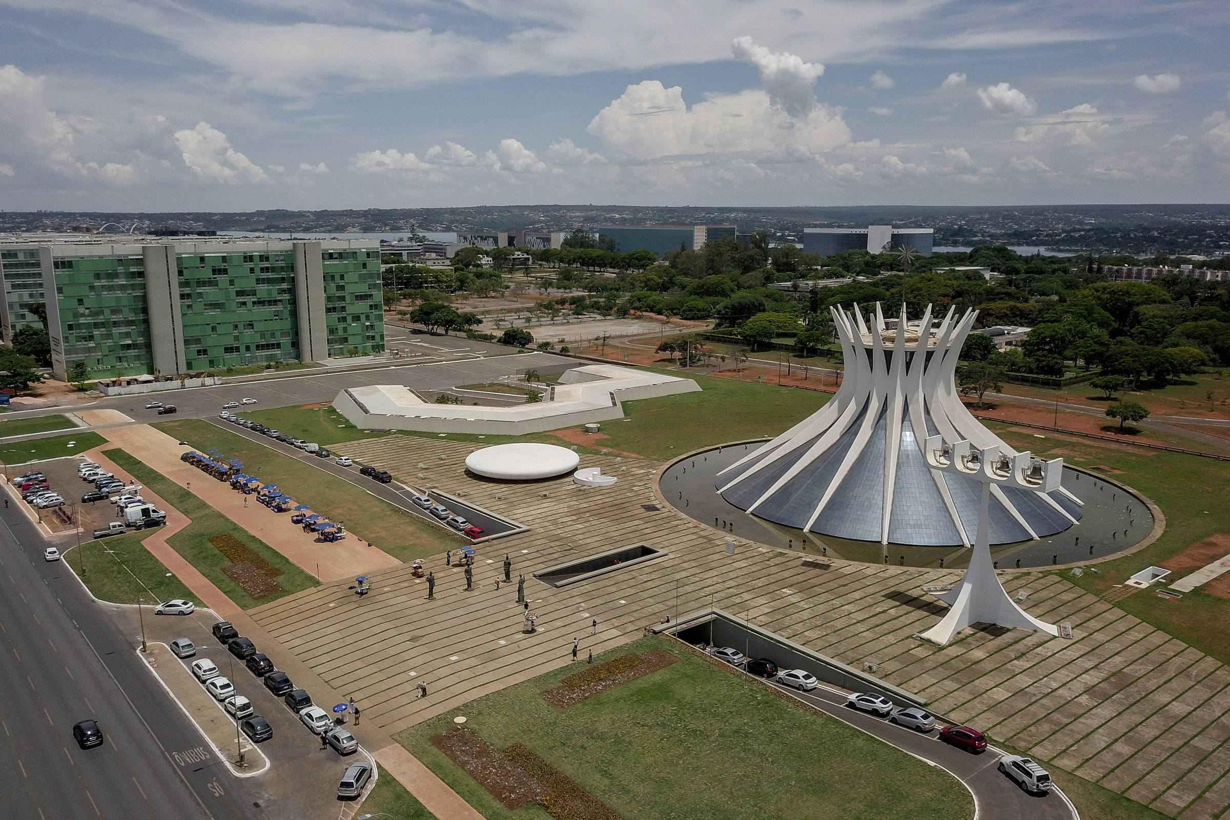 Quaest: Celina lidera no DF com 39%; Grass tem 23% – 29/09/2026 – Política