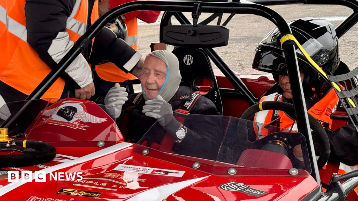 'Fantastic' moment blind veteran, 95, drives again after giving up licence