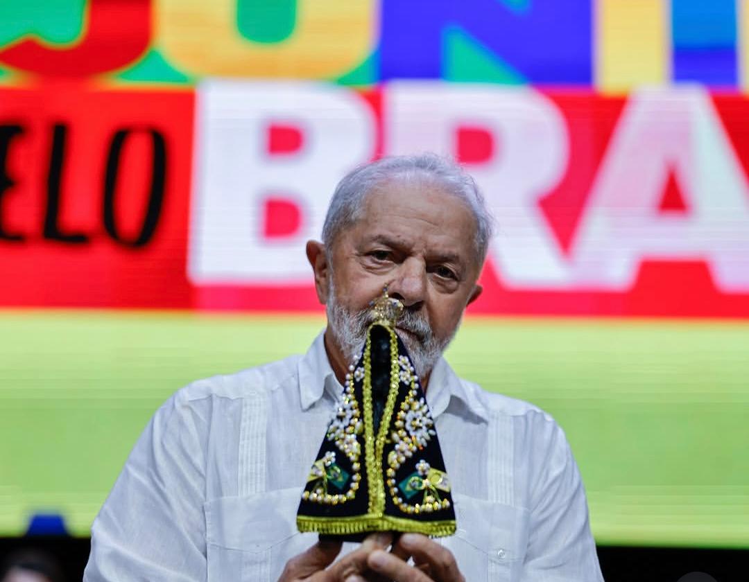 Janja publica foto de Lula com Nossa Senhora Aparecida após polêmica sobre padroeira do Brasil