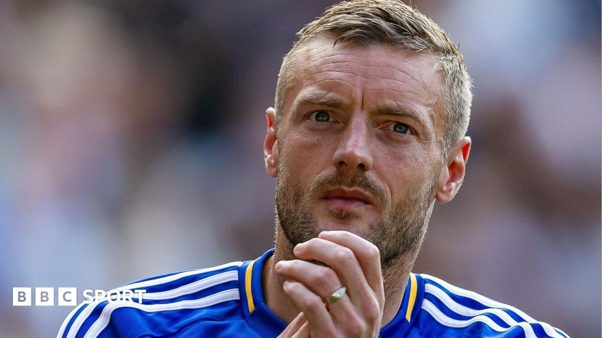 Jamie Vardy: Burnley sign former England and Leicester striker