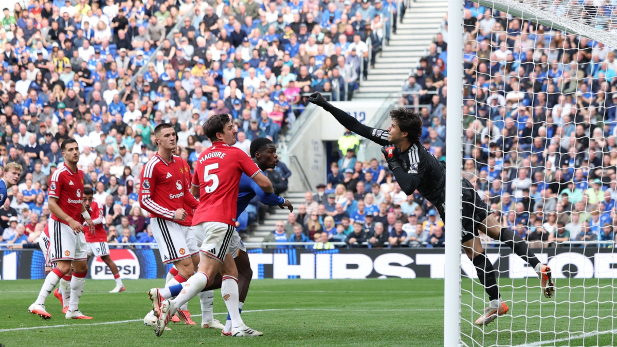 Un descomunal gol de Maitland-Niles en la última jugada del partido evita el triunfo del Manchester United