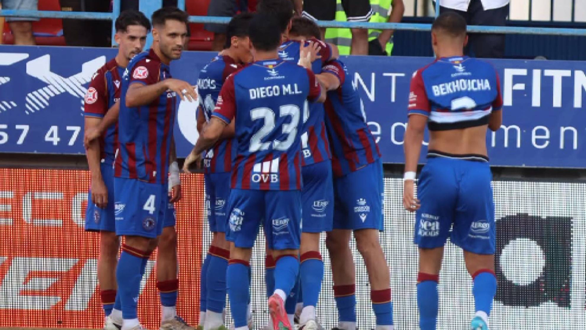 El Racing de Ferrol naufraga en Almendralejo