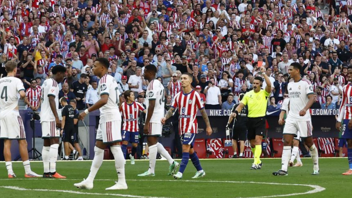 El Atlético reacciona: “Stop acoso arbitral ya”