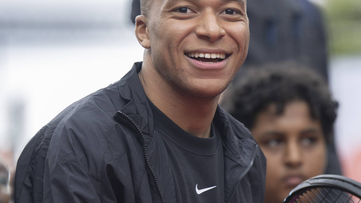 Rechazo en Francia a la campaña de Mbappé para ganar el Balón de Oro: “Parece un coche robado”