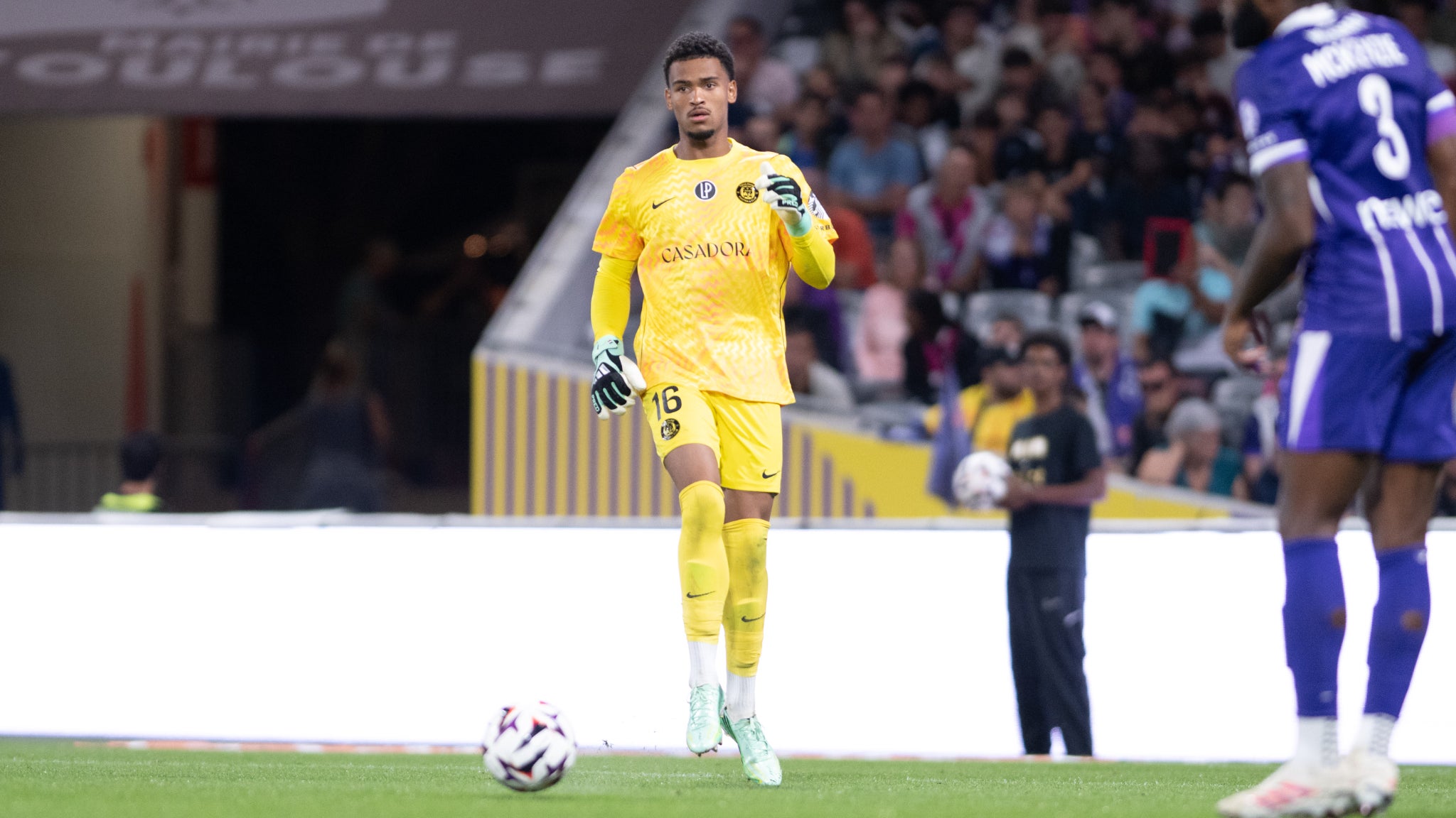 avant les Bleus de Zidane, Guillaume Restes se montre avec le TFC
