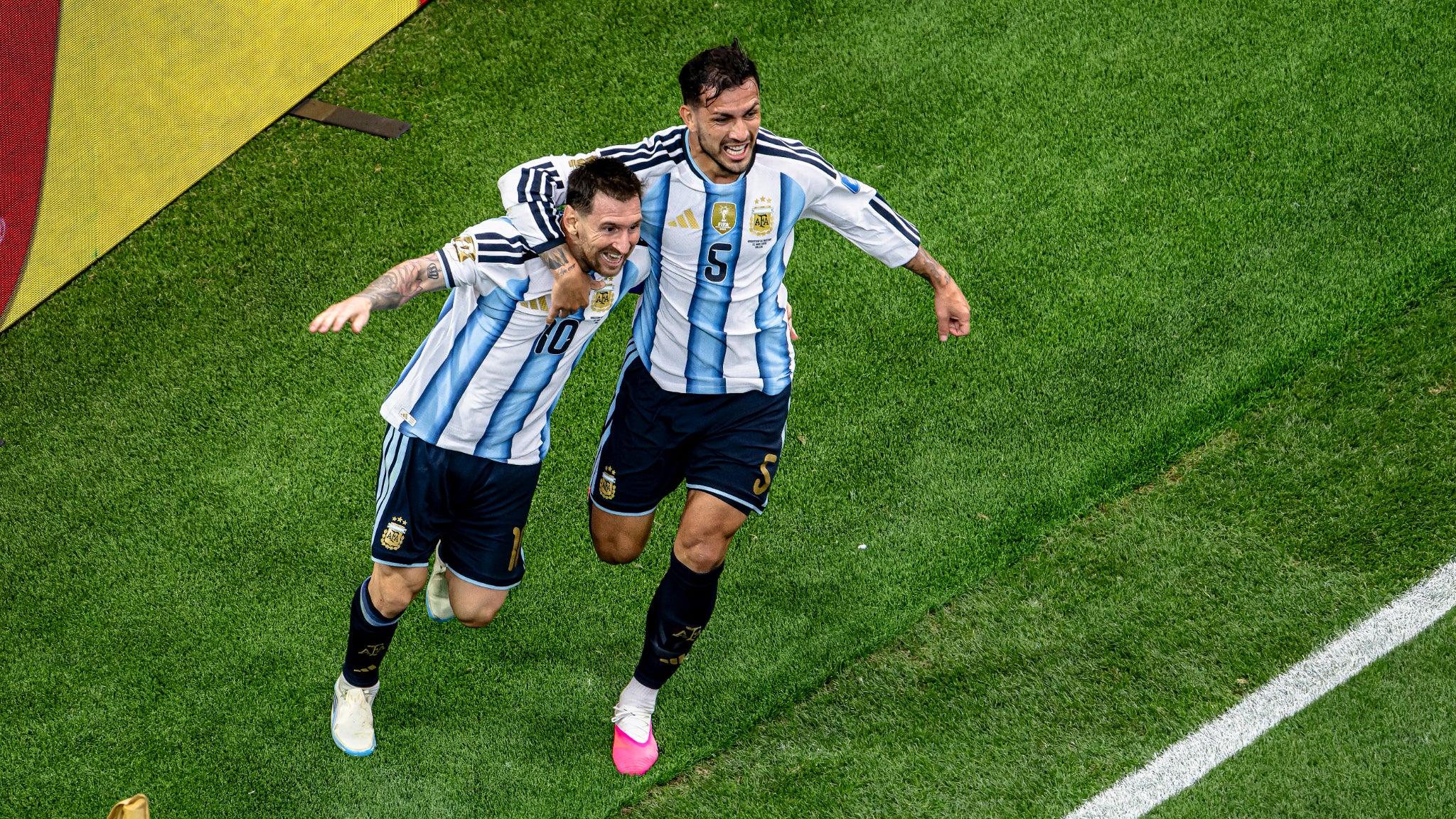 l’émouvant hommage de Paredes à Messi après l’annonce de sa retraite internationale