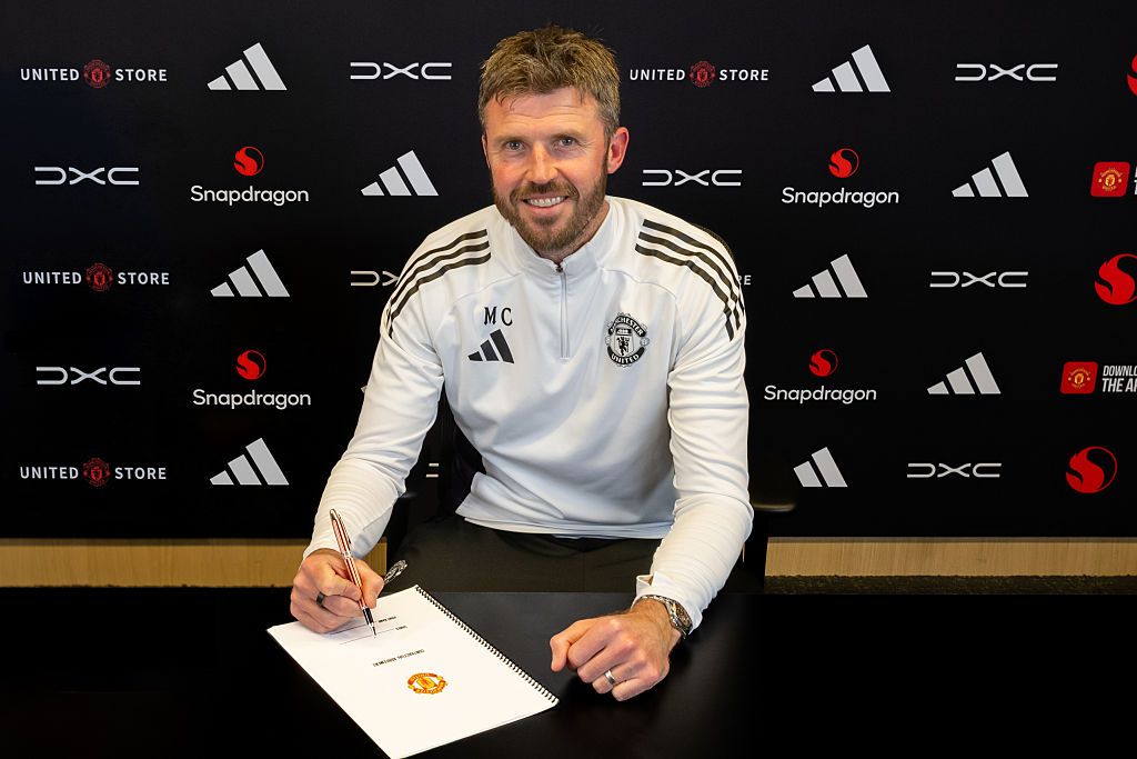 Manchester United set to complete triple transfer from closest rivals in major statement: report