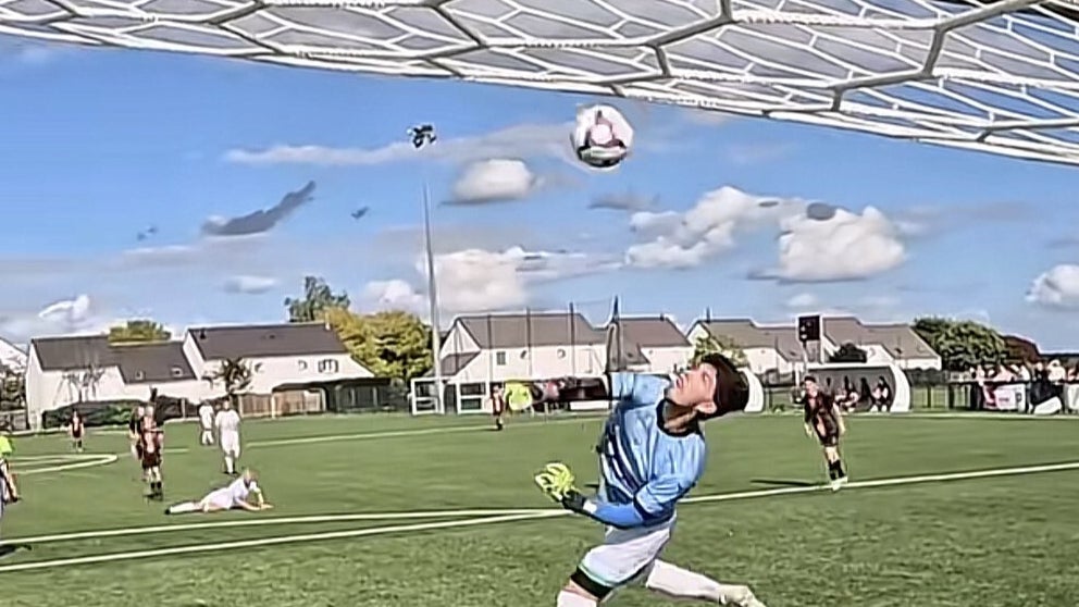 interdits de fixer leurs caméras dans les buts, ces gardiens de foot très suivis sur les réseaux sociaux lancent une pétition