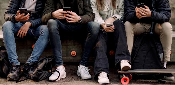 Os companheiros de IA e os perigos ao alcance de crianças e adolescentes