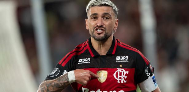 Rossi e Arrasca detonam campo do Maraca