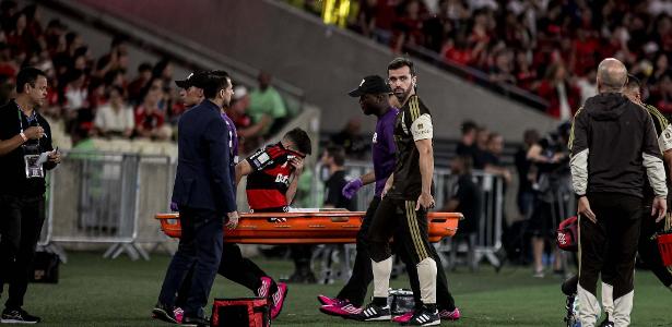 Exame aponta lesão na coxa direita de Ayrton Lucas