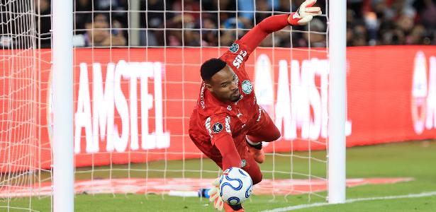 Auxiliar de Abel elogia Carlos Miguel e diz que goleiro ‘merece o momento’