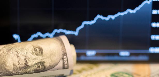 Em agosto de volatilidade, dólar, Bolsa e petróleo sobem