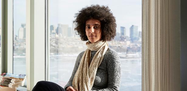 Demitida pelo Google, ativista vence prêmio por expor racismo em IA