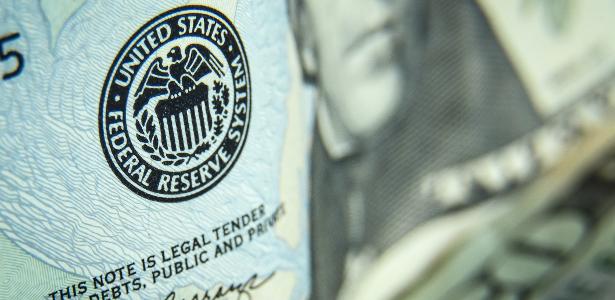 Dólar vai a R$ 5,13 após dados do emprego dos EUA; Bolsa opera em leve queda