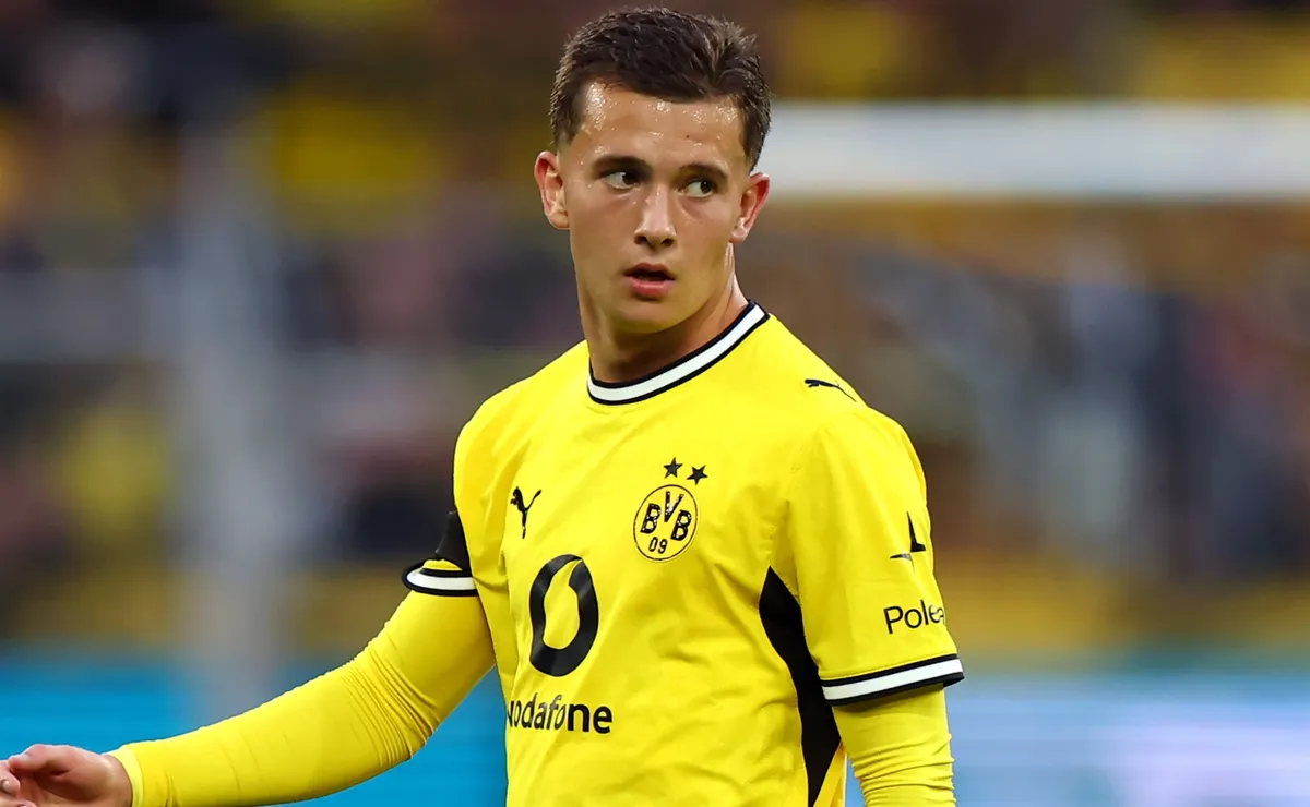 Borussia Dortmund release statement on Konstantinos Karetsas after being stretchered off in concerning scenes