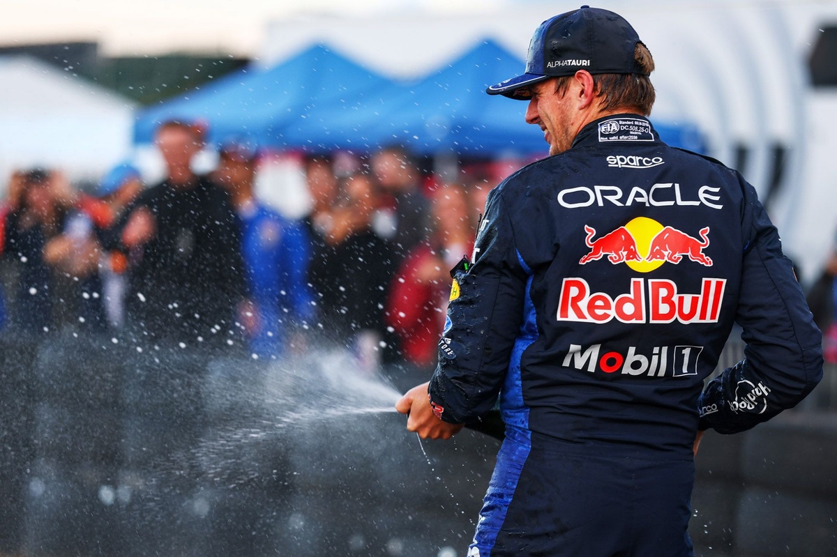 Verstappen pede novo desafio no kart com Red Bull: “Talvez 200”