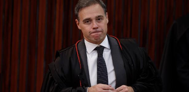 PF desmente Mendonça, e Zanin ordena entrega de cópia de celular de Vorcaro