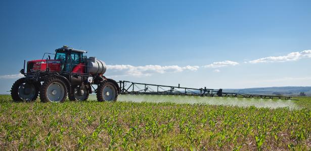Fiador alimentar do mundo, Brasil enfrenta dependência de insumos