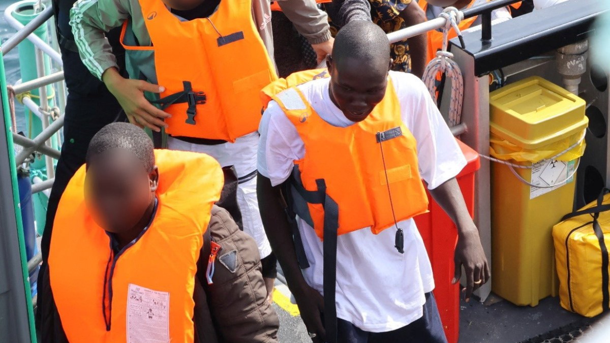UK jails teen asylum seeker for steering overcrowded Channel migrant boat | Migration News