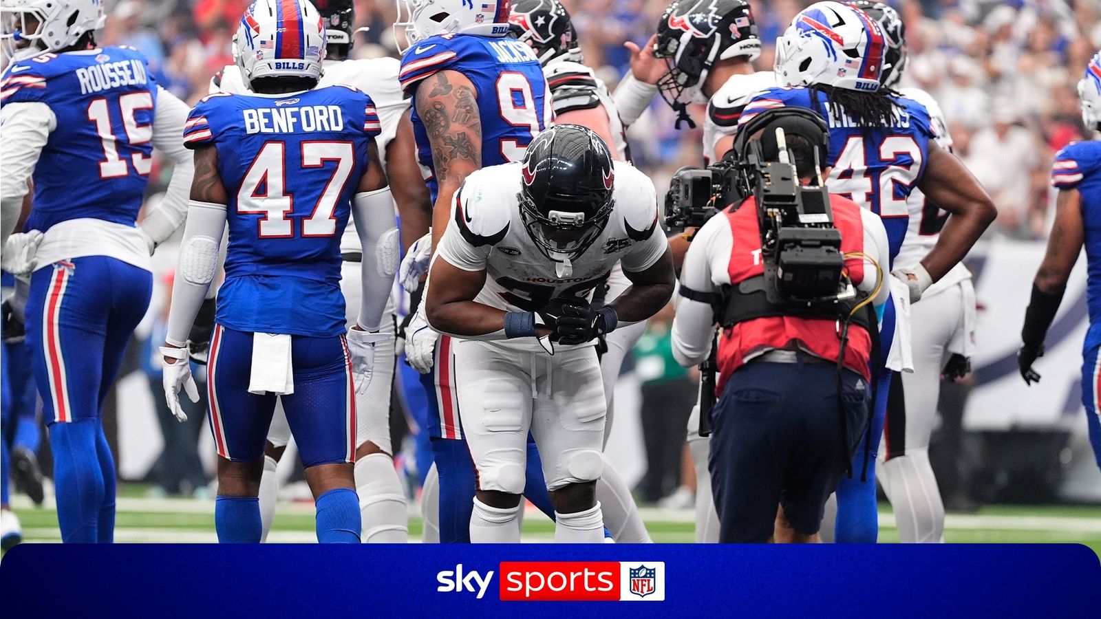 Montgomery bundles over for Texans' first TD of season