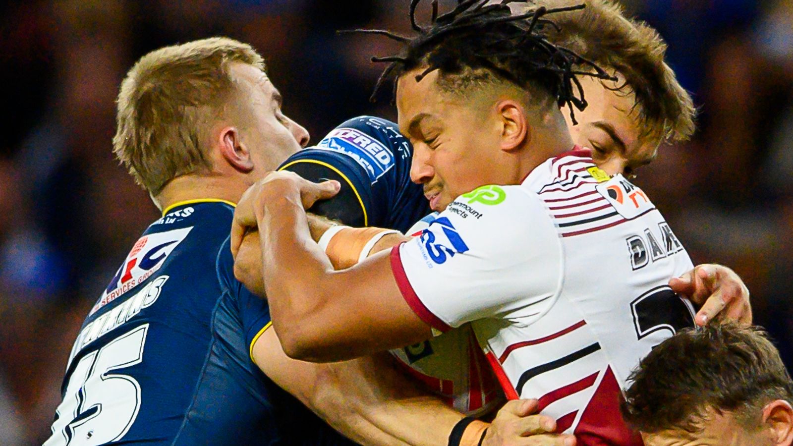 Super League LIVE! Leeds and Wigan battling in crunch top-of-table clash