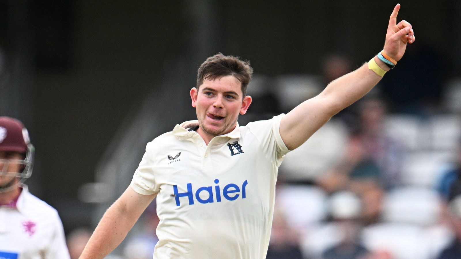 Warwickshire turn up the heat on Somerset and Nottingham in County Championship as they inflict Glamorgan 19-year first | Cricket News