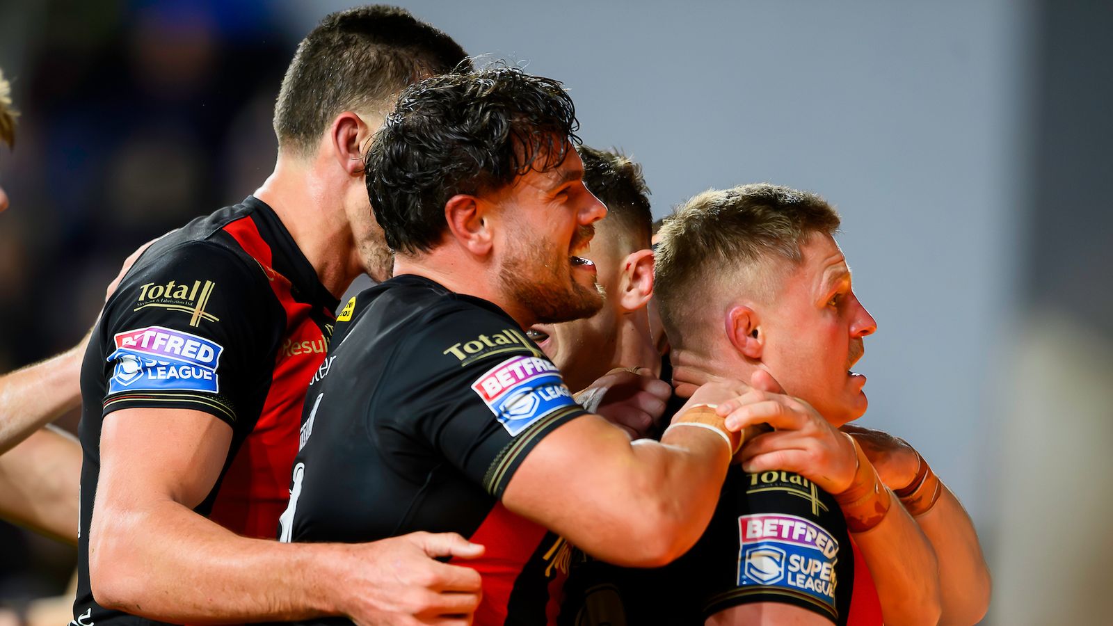 Warrington Wolves through to Super League Grand Final after controversial penalty with 14-12 win over Leeds Rhinos | Rugby League News