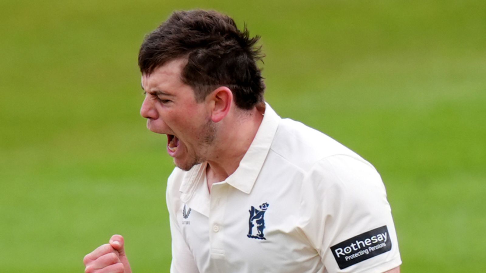 County Championship: Warwickshire close in on title after skittling relegation-threatened Leicestershire | Cricket News