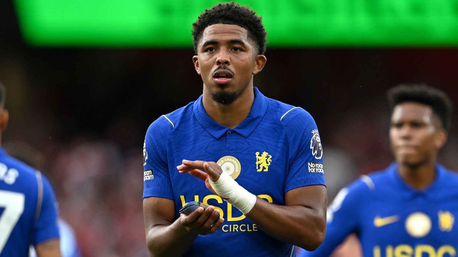 Arsenal 2-1 Chelsea: Gary Neville questions Chelsea’s ‘all over the place’ back three after defeat – but is confident they can finish top three | Football News