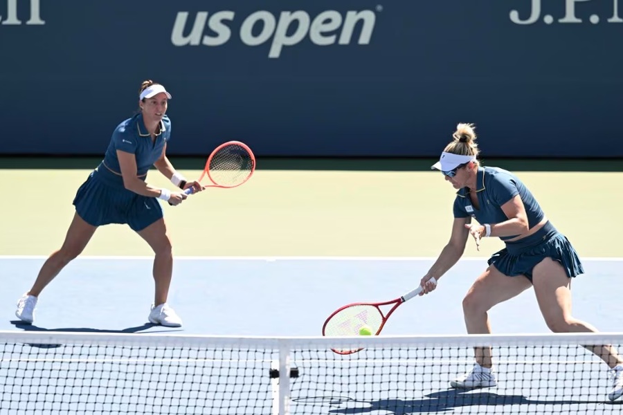 Stefani e Dabrowski anotam “pneu” e vencem em apenas 55 minutos