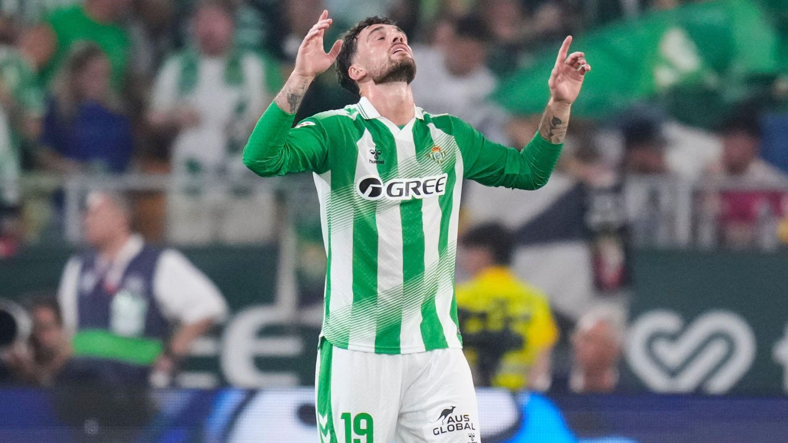 Troy Parrott downs Mourinho & Real Madrid in glorious Betis win
