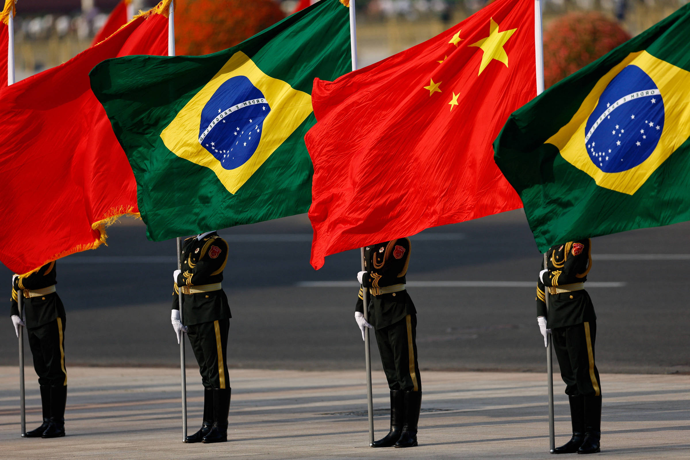 Como mídia chinesa viu vantagem de Flávio sobre Lula no 1º turno – 07/10/2026 – Mundo