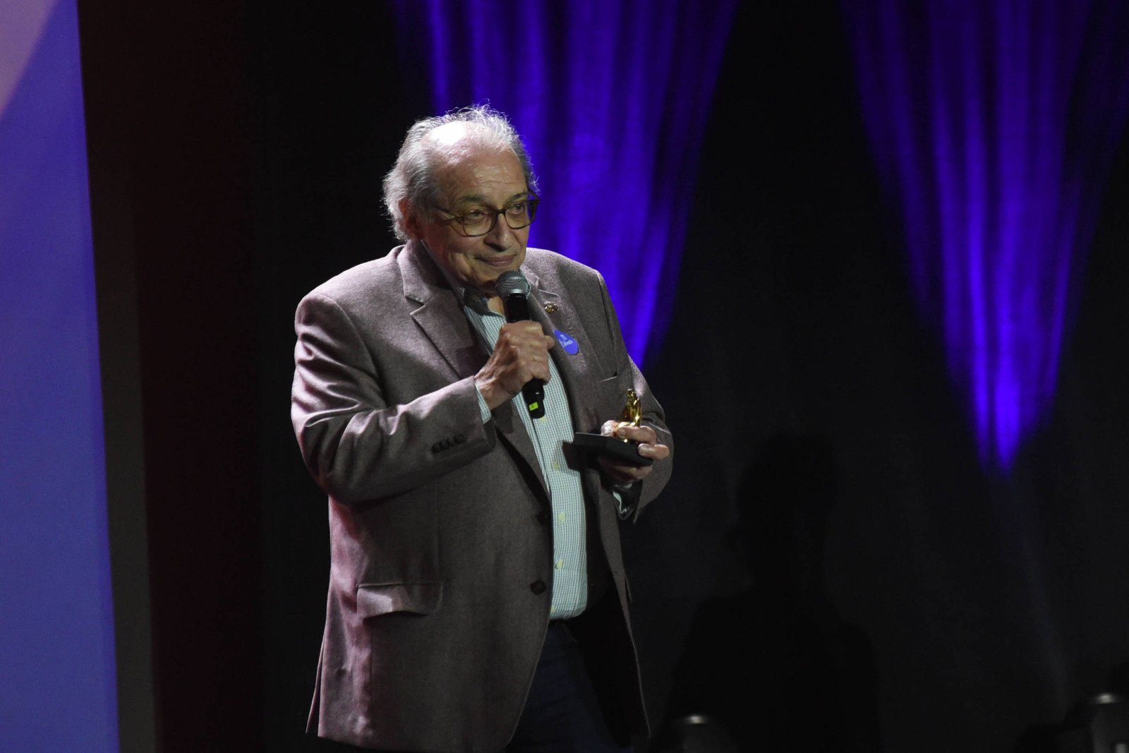 Ruy Castro ganha 2° Jabuti seguido por Trincheira Tropical – 27/10/2026 – Ilustrada