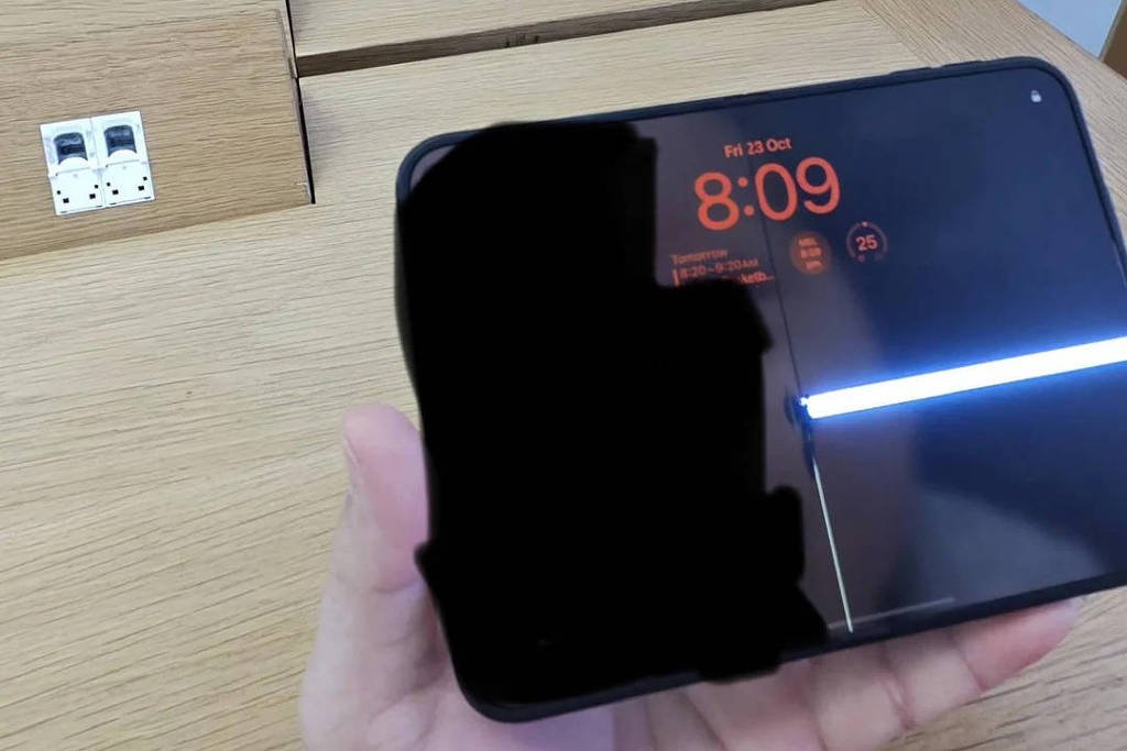 Apple enfrenta críticas por telas rachadas do iPhone Duo – 27/10/2026 – Tec