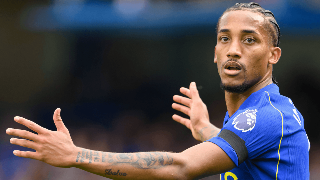 The lunchtime kick off sees Everton entertain Chelsea