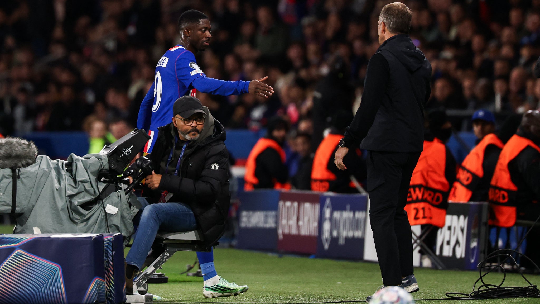 coup dur pour Ousmane Dembélé, touché à une cuisse et obligé de sortir