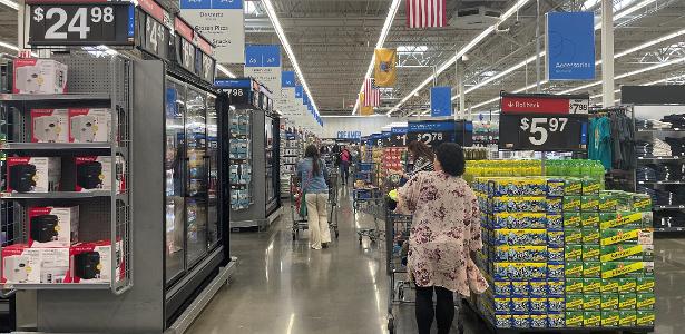 Tarifaço de Trump impediu queda de preços ao consumidor, diz BC dos EUA