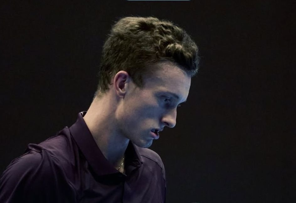 Lehecka acaba com festa de jovem suíço e testa inspirado Struff