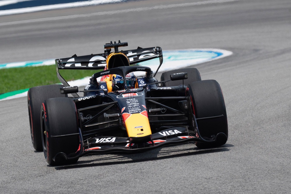 Verstappen lidera simulações de corrida na Malásia