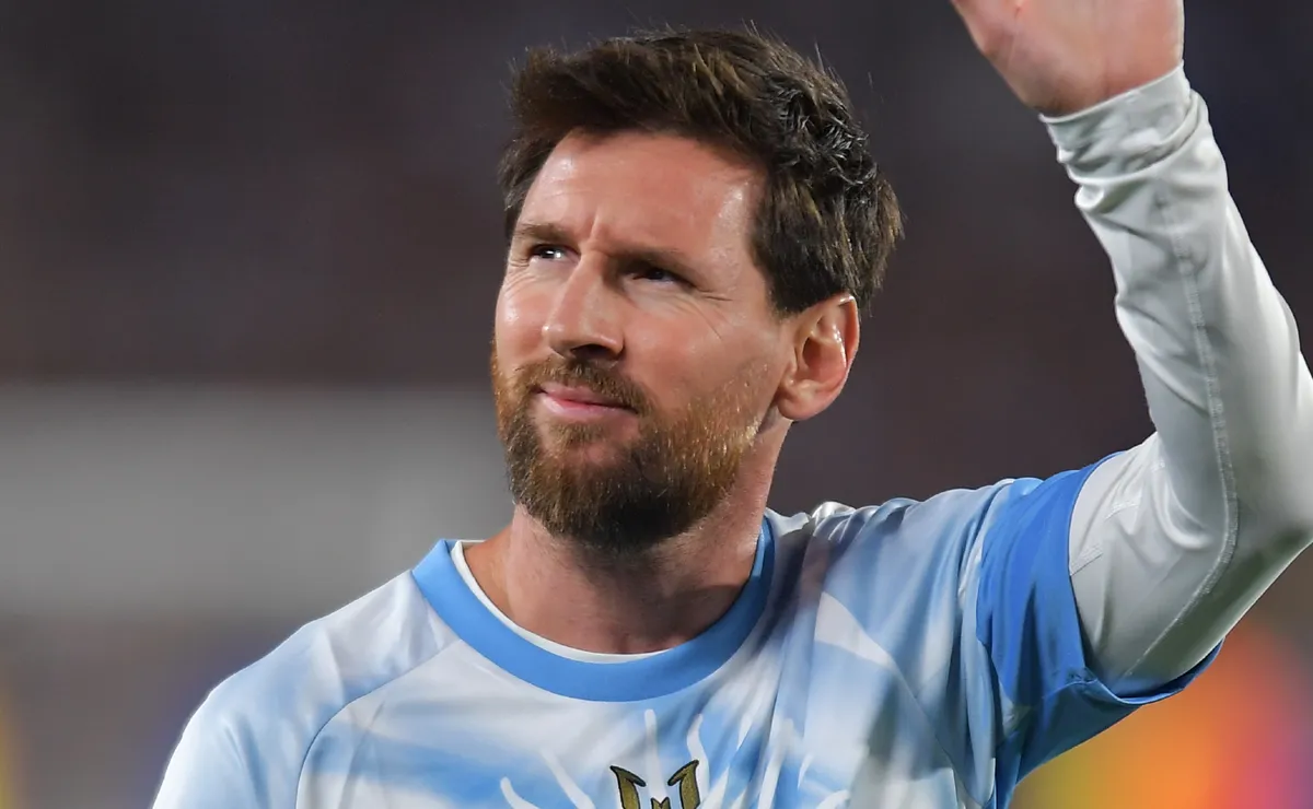 Video: Lionel Messi in tears during Argentina’s national anthem in international farewell match