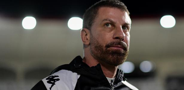 Pedrinho vê ‘covardia’ e rebate Bap sobre uso do Maracanã pelo Vasco