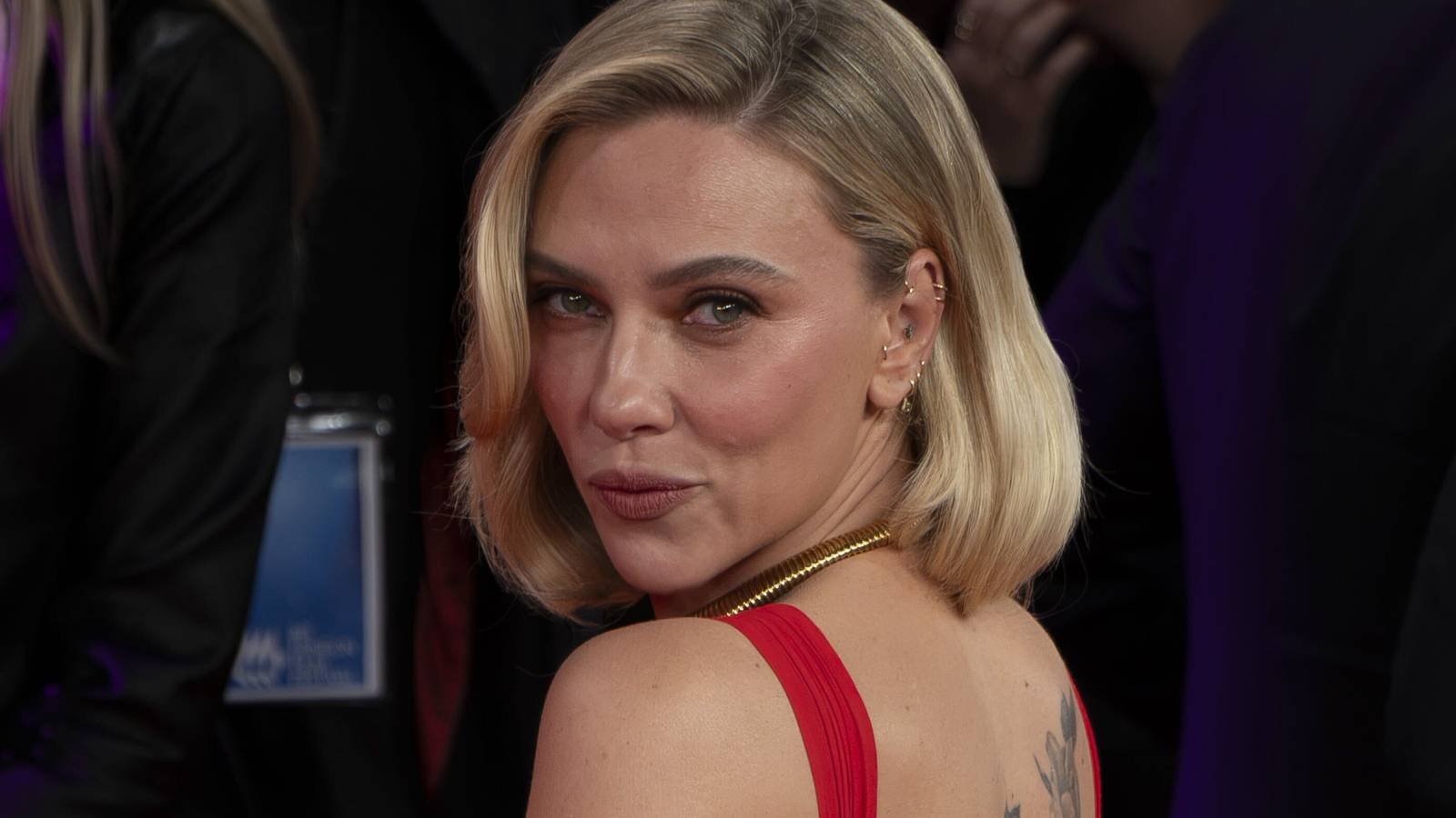 Scarlett Johansson’s 108-Minute Sci-Fi Thriller Is the Perfect Watch Before It’s Cut From Netflix