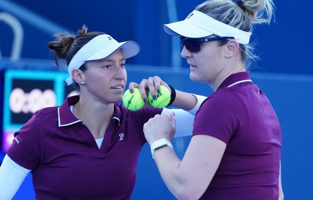 Stefani e Dabrowski dominam a estreia em Tóquio e vencem a 13ª seguida