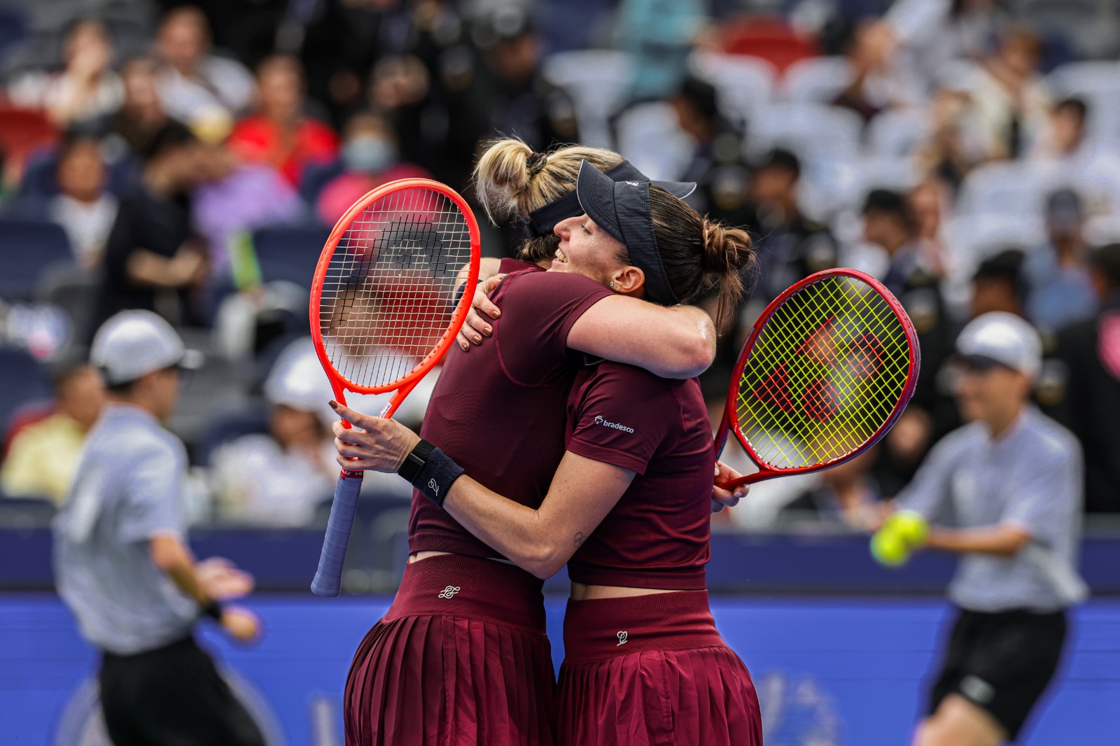 Stefani reencontra Siniakova na final e busca a liderança da temporada