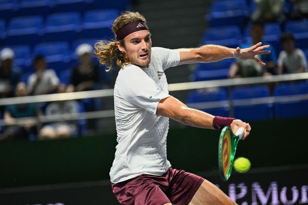 Tsitsipas anota 400ª vitória e derruba o último italiano em Xangai